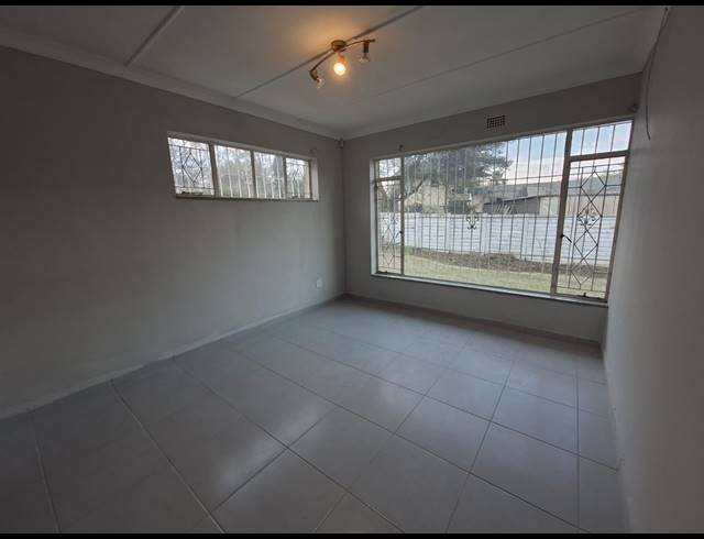 3 BEDROOM FREEHOLD TO LET IN ILLIONDALE